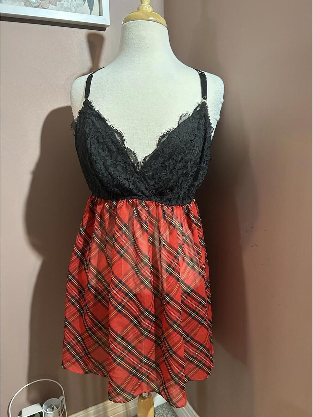 Cacique Babydoll Lingerie Size 18/20 Black Lace Red Plaid Chemise